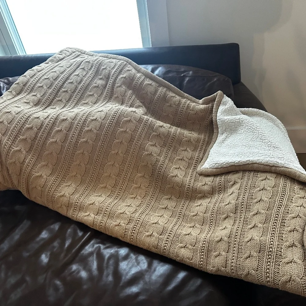 POTTERY BARN BROWN BEIGE CABLE KNIT THROW BANKET FAUX FUR SHERPA 52 x 47